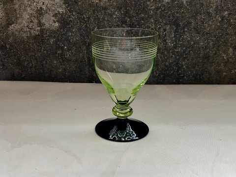 Holmegaard
Hørsholm
Hvidvinsglas med urangrøn kumme
*100kr