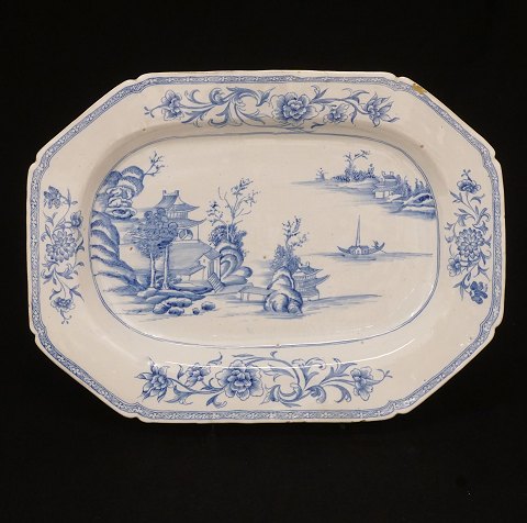 A large blue decorated 18th century faience plate. 
Signed Stockholm, Sweden, 27.3.1757. L: 42,5cm. W: 
32,2cm