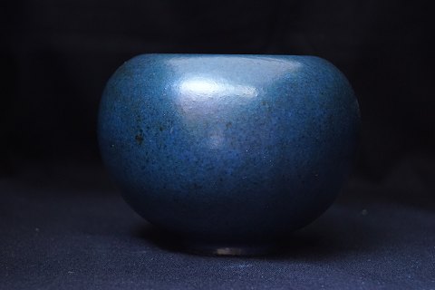 Saxbo; A round stoneware vase #87