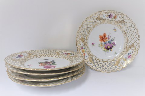 Royal Copenhagen. Saxon flower. Lunchplate with open-work border. Model 4-1637. 
Diameter 21 cm. 5 different motifs. Produced before 1890. (1 quality)