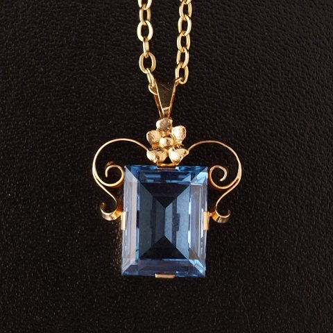 Necklace in 14k gold and pendant with a blue topaz 18k gold