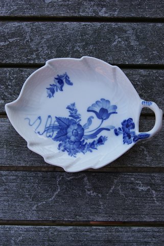 Blue Flower Curved Danish porcelain. Dishes, leaf-shaped 18cm