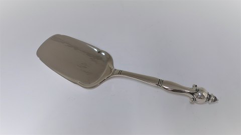 Silver serving spoon with amber. (830). Length 19.5 cm. Produced 1927.