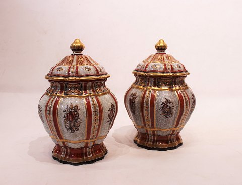 A pair of lidded jars of stoneware by Dahl Jensen.
5000m2 showroom.