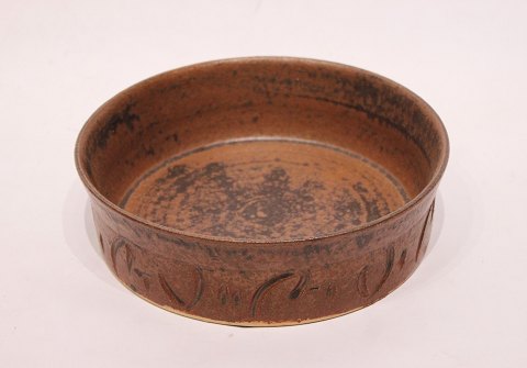 Mørkebrun keramik skål, nummeret 1702, af Axella, fra 1960erne.
5000m2 udstilling.
