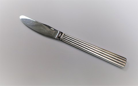 Georg Jensen. Bernadotte. Sterling (925). Frokostkniv. Længde 19,5  cm.