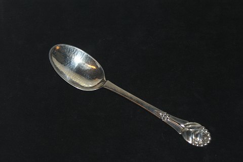 Evald Nielsen Nr. 5 dessert spoon
Length 18 cm.
Well maintained condition
All cutlery is polished and packed in a bag