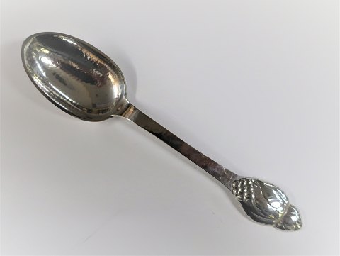 Evald Nielsen sølvbestik no. 6. Sølv (830). Middagsske. Længde 21 cm.