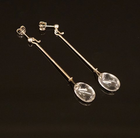 Georg Jensen: Et par Dew Drop ørestikker i 
sterlingsølv. L: 5,5cm