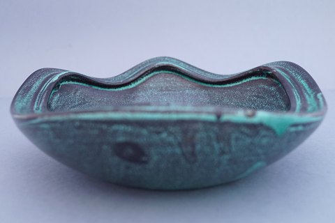 Dish with uranium glaze from Kähler