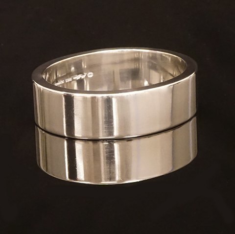 Hans Hansen, Denmark: A sterlingsilver bangle. 
Inner size: 5,9x6,8cm. W: 93gr