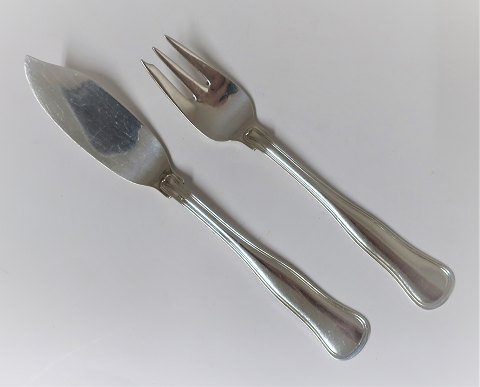 Cohr. Silber (830). Dobbeltriflet. Fischgabel und Fischmesser. Nur in Sets 
verkauft. Der Preis ist pro Set.