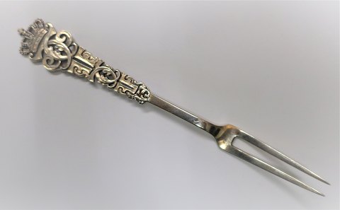 Michelsen. Silber (830). Vier König Löffel. Fleischgabel . Länge 15,5 cm. 
Produziert 1905.