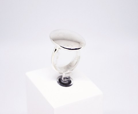 Simpel ring of 925 sterling silver and stamped WRSS.
5000m2 showroom.
