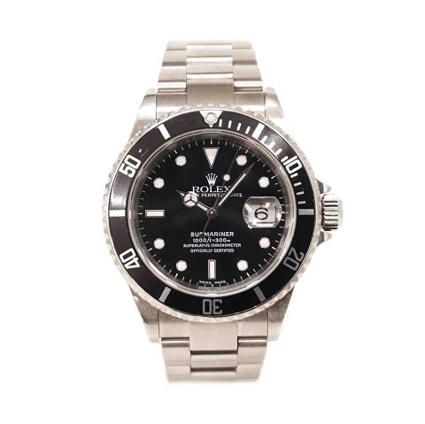 Rolex Submariner ref. 16610, stål. Leveres med box 
og certifikat samt diverse tilbehør. Solgt første 
gang 14.02.2004 i Danmark. D: 40mm