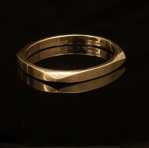 John Sørensen: Ovaler Armring in 14kt Gold. Grösse 
innen: 5,3x5,8cm