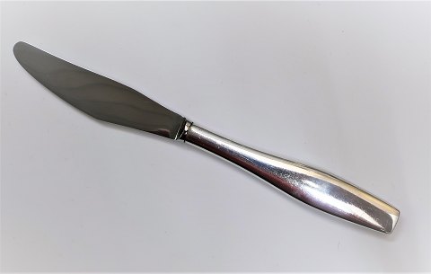Hans Hansen. Silver cutlery. Sterling. Charlotte. Dinner knife. Length 21 cm. 
There are 12 pieces in stock. The price is per piece.