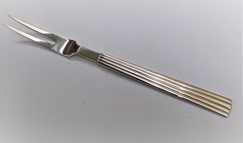 Georg Jensen. Bernadotte Silberbesteck. Sterling (925). Fleischgabel . Länge 21 
cm.