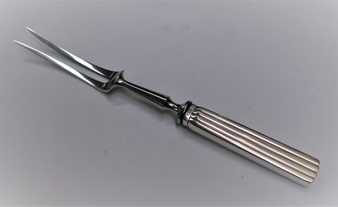 Georg Jensen. Bernadotte sølvbestik. Sterling (925). Forskærer gaffel. Længde 23 
cm.