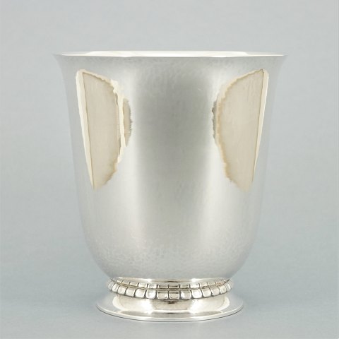 Georg Jensen, Harald Nielsen; Vase af sterlingsølv #516, 1933 - 1944