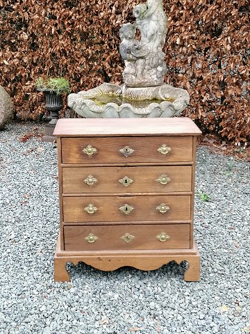 Small Danish oak chest of drawers approx. year 1800