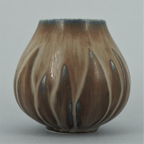 Saxbo, Eva Stæhr-Nielsen; A small stoneware vase