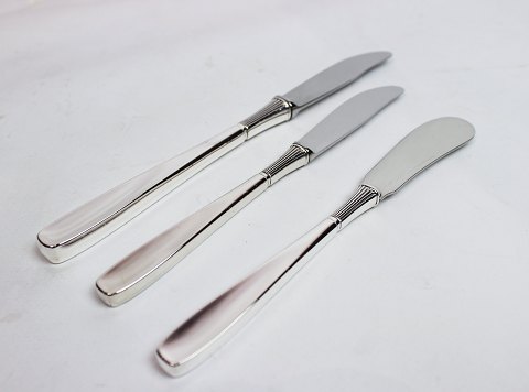 Dinner knife, lunch knife and butter knife in Ascot.
5000m2 showroom.