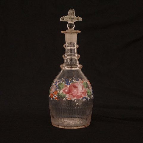 Emaljedekoreret karaffel med rosenmotiver. 
Fremstillet ca. år 1860. H: 28cm