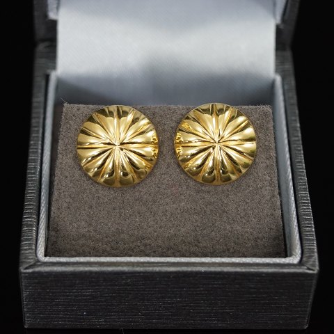 Earrings of 18k gold, round