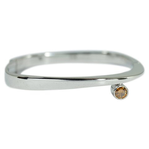 Lille armring af 14 kt. hvidguld prydet med en fancy colour diamant 0.40 ct.