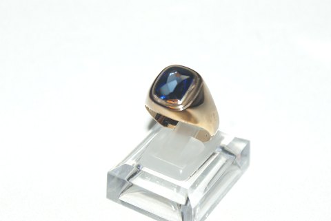 Elegant herre ring med blå sten  i 14 karat guld
SOLGT