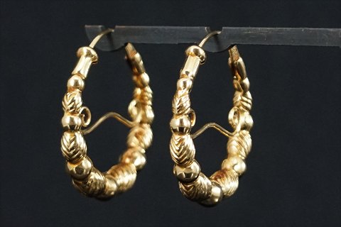 Massive earrings of 14k gold, diam 2,9 cm.