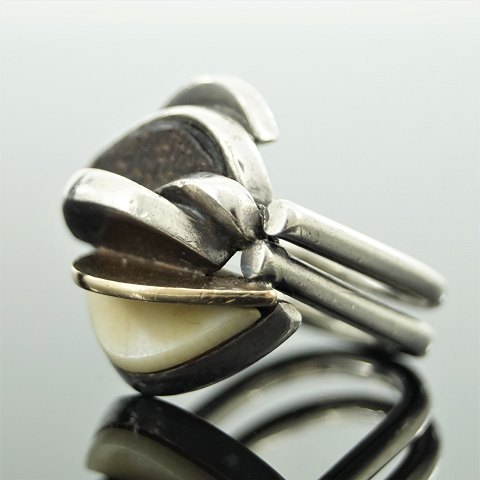 Anette Kræn; A ring made in silver and gold