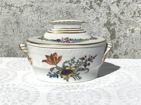 Royal Copenhagen
Volle sächsische Blume
Ovale Deckelschale mit Griff
* 1900kr