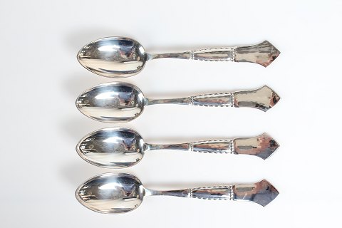 Louise Silver Cutlery
Dessert Spoon
L 18 cm