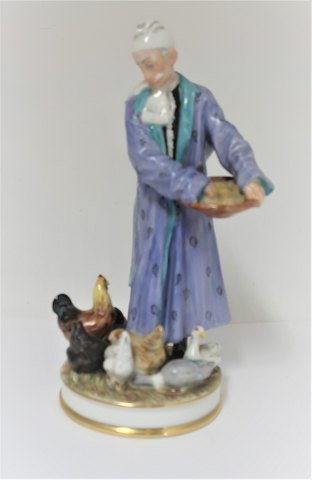 Bing & Gröndahl.  Porzellanfigur 8024. Design Tegner. Höhe 17 cm. (1 Wahl)