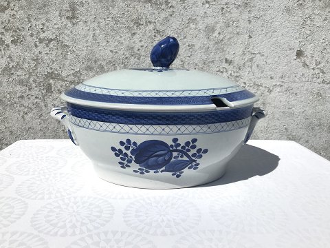 Royal Copenhagen
Tranquebar
large soup tureen
# 11/920
*775kr