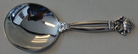 Acorn Sugar spoon
Length 10 cm.