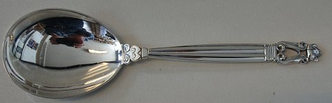 Acorn Jam spoon
Produced by Georg Jensen. # 163
Length 14,8 cm.