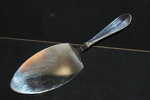 Cake server Gråsten DGS Silver
Danish goldsmiths silverware factory Slagelse
Length 15.5 cm.