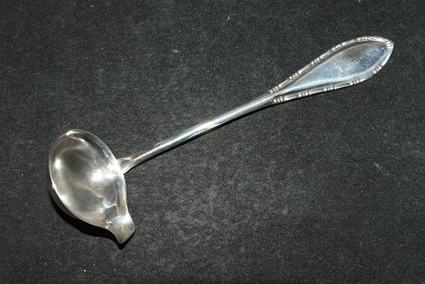 Flødeske Ny Perle Serie 5900, (Perlekant Cohr) Dansk sølvbestik
Fredericia sølv
Længde 12,5 cm.
