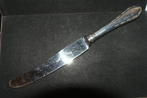 Dinner Knife New Pearl Series 5900, (Perlekant Cohr) Danish silver cutleryFredericia silverLength 25 cm.SOLD