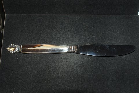 Dinner knife Long handel # 14 Queen / Acantus # 180
Georg Jensen Silverware