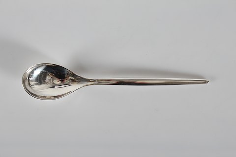 Tulip cutlery by
Ole Hagen
Soup spoon L 20,6 cm
Sterling silver by
A. Michelsen