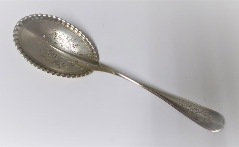 P. Hertz. Servieren Löffel. Silber (830). Länge 26 cm. Produziert 1879