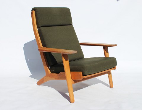 Lænestol med høj ryg, model GE290A,  af Hans J. Wegner og  Getama fra 1960erne.5000m2 udstilling.