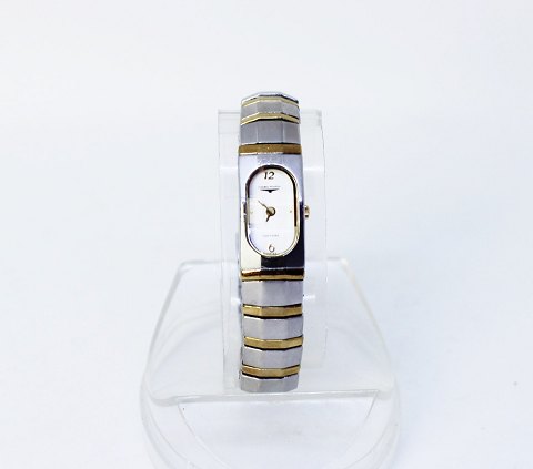 Jimmy Martin dameur af safir glas og 14 kt. forgyldt med schweizisk quartz 
urværk.
5000m2 udstilling.