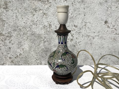 Cloisonne lampe
On wooden stand
* 350kr