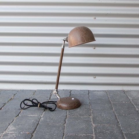 Dansk design
Brun skrivebordslampe