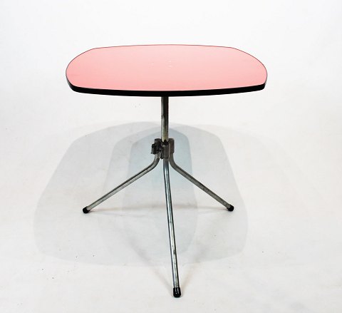 Vintage camping table with red laminate from the 1970s.
5000m2 showroom.